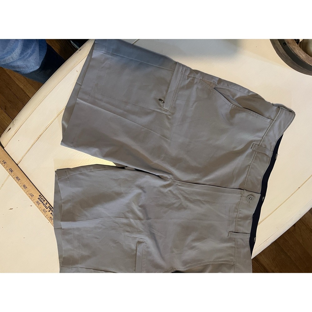 IZOD Golf Shorts, Men's Size 34, Gray, Zip Cargo Pockets